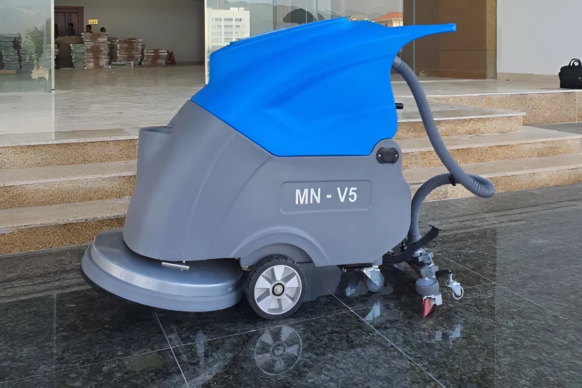 Nên mua máy chà sàn khi có nhu cầu vệ sinh thường xuyên và diện tích lớn